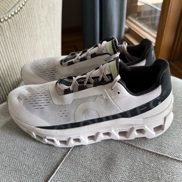 On cloud Monster - Picture 4 of 8